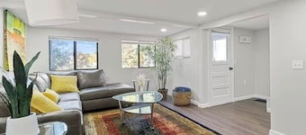 Eastside Cozy Getaway in East Rochester
