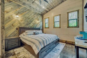 4 Schlafzimmer, Schreibtisch, Reisekinderbett, kostenloses WLAN