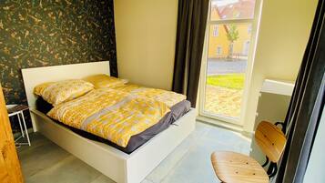 1 Schlafzimmer, Schreibtisch, Bügeleisen/Bügelbrett, Reisekinderbett