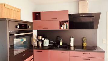 Kühlschrank, Ofen, Herdplatte, Geschirrspüler