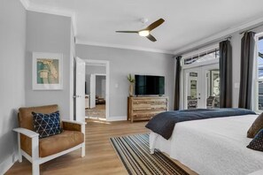 5 bedrooms, iron/ironing board, travel crib, free WiFi - Private 5-bedroom house with private screened in pool and beach access (Santa Rosa Beach)