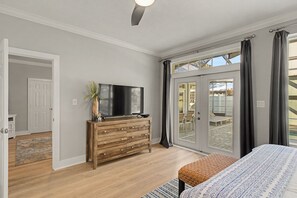 5 habitaciones, tabla de planchar con plancha y cuna de viaje 