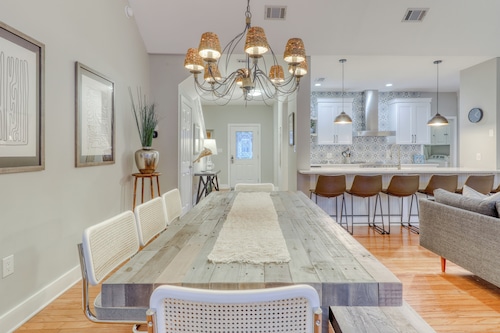 Private 5-bedroom house with private screened in pool and beach access