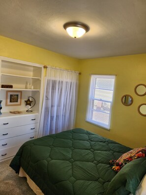 2 bedrooms, desk, iron/ironing board, travel cot