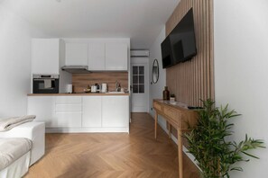 Kühlschrank, Mikrowelle, Ofen, Geschirrspüler