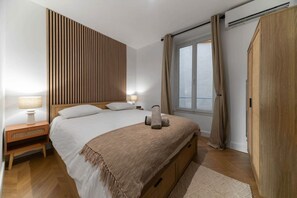 1 habitación, tabla de planchar con plancha, cuna de viaje y wifi