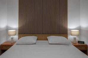 1 habitación, tabla de planchar con plancha, cuna de viaje y wifi