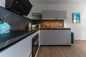 Kühlschrank, Mikrowelle, Ofen, Geschirrspüler