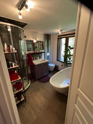 Shower, towels