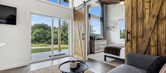 Secluded Tiny House Retreat with Hot Tub Near Knoxville
