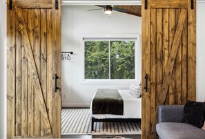 1 bedroom, free WiFi, bed sheets - Secluded Tiny House Retreat with Hot Tub Near Knoxville (Sevier County)