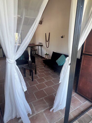 Bianca Apartment Sleeps 4 Pool A/C Pet-Friendly Upper Floor