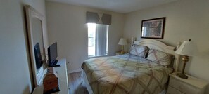 3 chambres, fer et planche à repasser, Wi-Fi, draps fournis