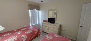 3 habitaciones, tabla de planchar con plancha, wifi y ropa de cama 