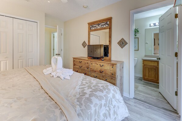 3 bedrooms, iron/ironing board, WiFi, bed sheets
