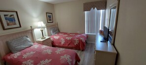 3 chambres, fer et planche à repasser, Wi-Fi, draps fournis