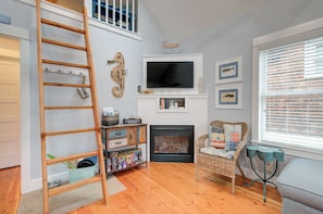 Smart TV, fireplace, DVD player