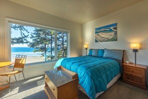 5 bedrooms, iron/ironing board, WiFi, bed sheets