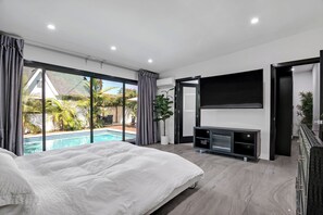 5 bedrooms, iron/ironing board, WiFi, bed sheets