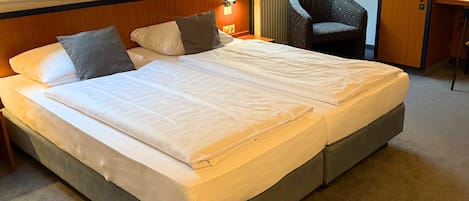 1 bedroom, desk, laptop workspace, free WiFi
