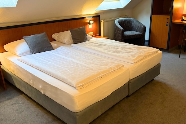 Habitació doble estàndard | 1 dormitori, escriptori i espai de treball apte per a portàtils