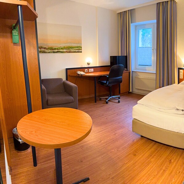 Lägenhet Standard | Skrivbord, arbetsyta för laptop, gratis wi-fi och sängkläder