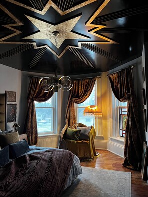 9 soverom, skrivebord, strykejern/-brett og wi-fi (inkludert)