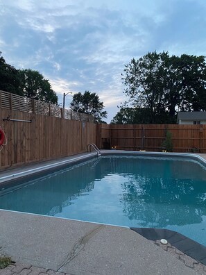 Outdoor pool, a heated pool - Stay in one of Ontario’s most haunted Victorian mansions. Sleeps 16. (Dresden)