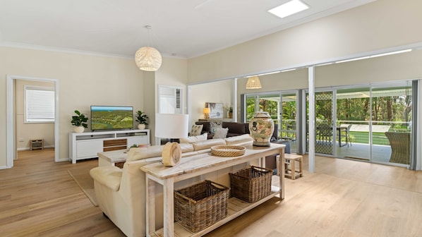 TV connectée, cheminée