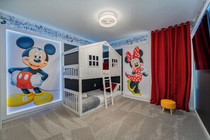 7 quartos, ferros/tábuas de passar roupa, Wi-Fi, roupa de cama