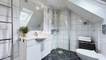 Apartment, 1 Bedroom | Bathroom | Toilet paper