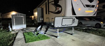 Cozy 5th Wheel Camper in peaceful Haines City