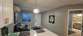 Near trolley. NEW charming 1-bedroom home in Fletcher hills, La Mesa.