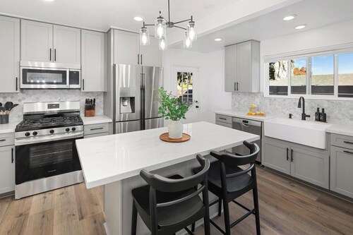 San Diego Lux: 5Bedroom/Remodeled/Solar Heated Pool/Spa/GameRoom/Grill/Workspace