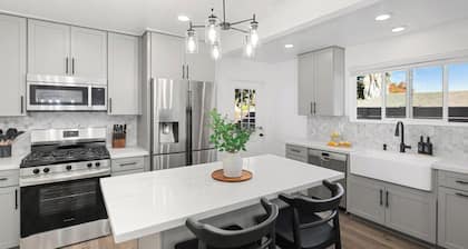 San Diego Lux: 5Bedroom/Remodeled/Solar Heated Pool/Spa/GameRoom/Grill/Workspace