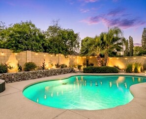 Outdoor pool - Spacious 5-bedroom house with WiFi, AC in fantastic Scottsdale (Scottsdale)