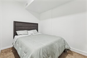 1 bedroom, in-room safe, desk, iron/ironing board