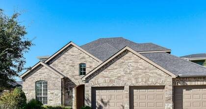 Private Suite in North Woodlands Gated Community - Near Hospitals