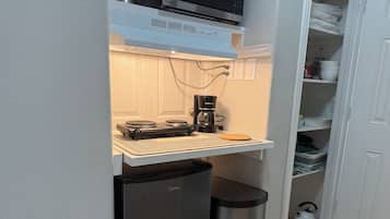 Fridge, microwave, stovetop, coffee/tea maker