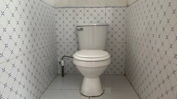 Toallas, jabón, papel de baño