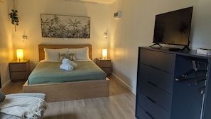 1 bedroom, free WiFi, bed sheets - Birdwatcher's Oasis | Tiny Home | Cassowary Visitors (Kuranda)