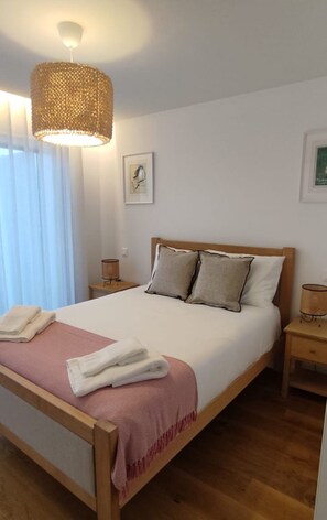 4 Schlafzimmer, Zimmersafe, Schreibtisch, Bügeleisen/Bügelbrett