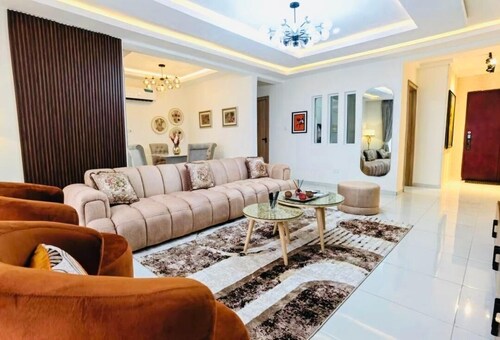 2 Bedroom Apartment w/Pool, WIFI, City View, Ikoyi.
Quarterly;Half-Year; Yearly