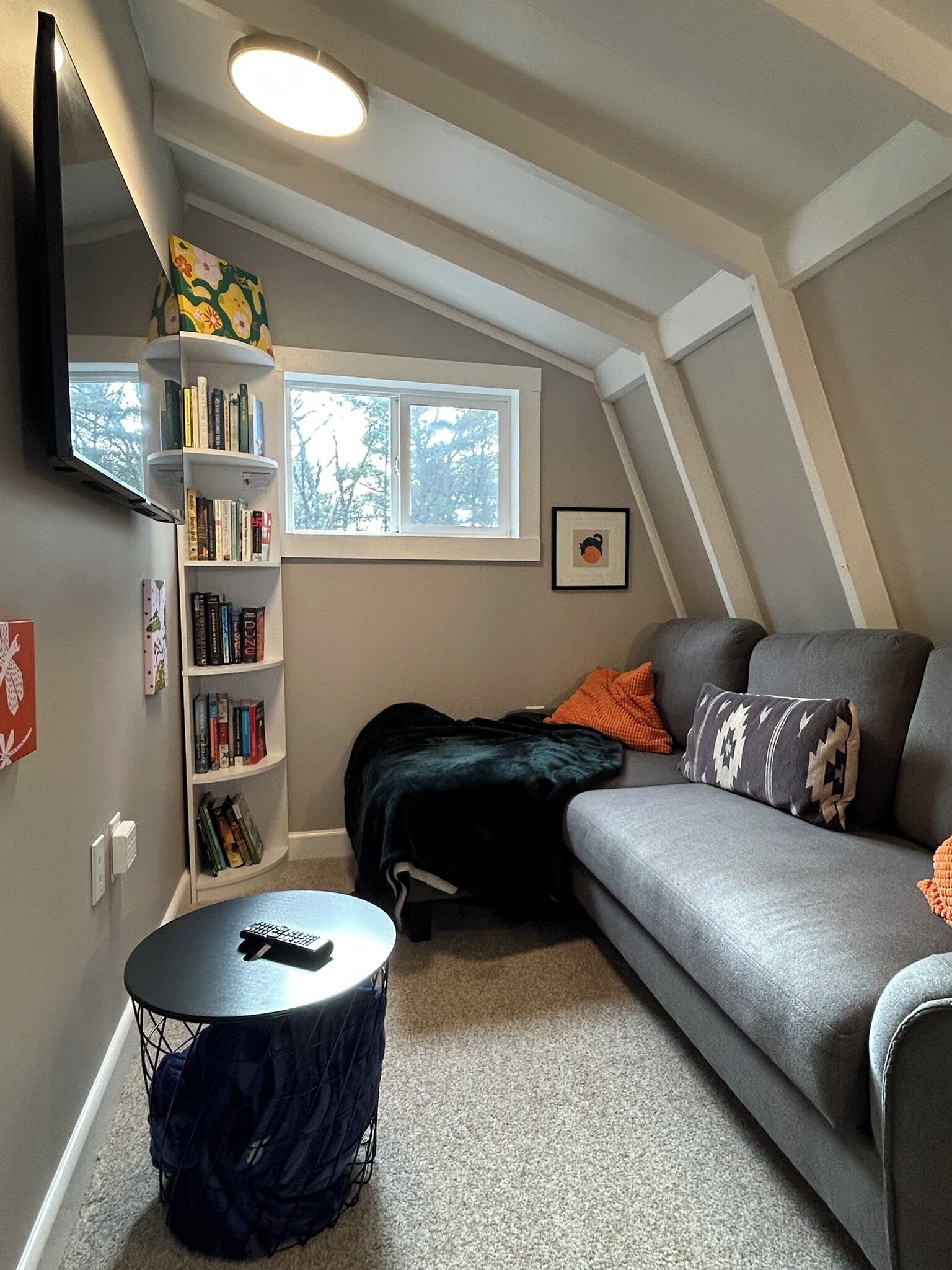 Smart TV, fireplace