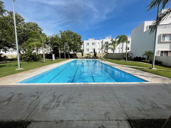 Outdoor pool - Casa Jardines de Dalia (Cancun)