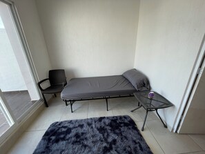 Maison de base, balcon, vue sur la ville | 3 chambres, literie hypoallergénique, couette en duvet