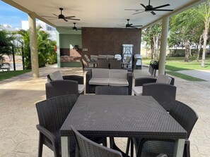 Outdoor banquet area - Casa Jardines de Dalia (Cancun)