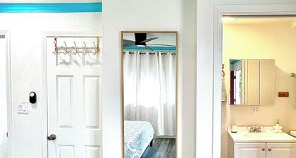 Beautiful retreat- 5 min walk from the Beach!