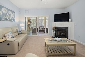Smart TV, books - 3BR Coastal Retreat – Weekly & Monthly Rentals Available! (Lewes)