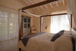 6 chambres, fer et planche à repasser, lit parapluie, Wi-Fi gratuit